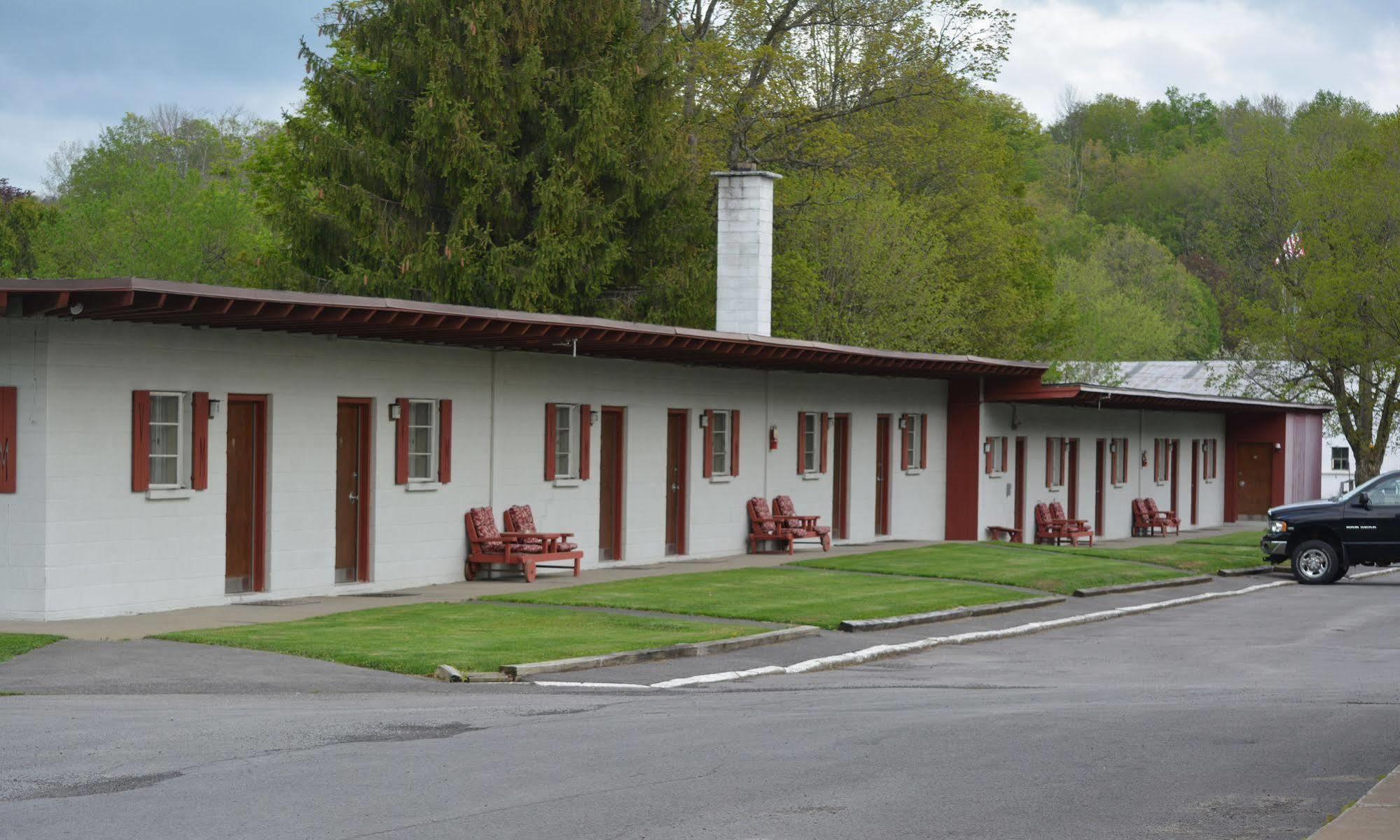 The Village Motel Richfield Springs Ngoại thất bức ảnh